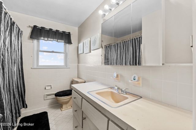 4313 Lahnna Dr, Louisville, KY 40216