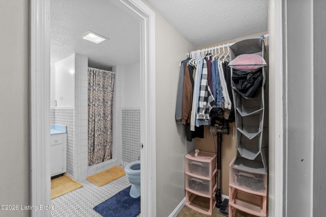 4313 Lahnna Dr, Louisville, KY 40216