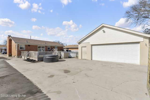 4313 Lahnna Dr, Louisville, KY 40216