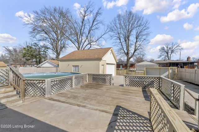 4313 Lahnna Dr, Louisville, KY 40216