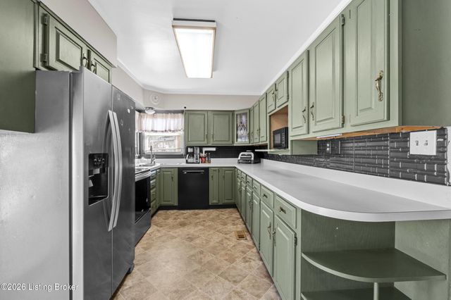 4313 Lahnna Dr, Louisville, KY 40216