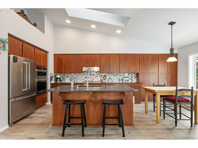 15700 Nw TRAKEHNER Way, Portland, OR 97229