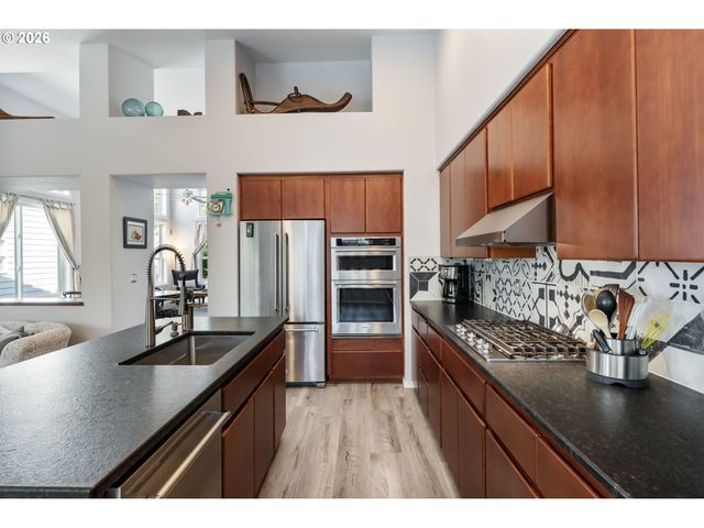15700 Nw TRAKEHNER Way, Portland, OR 97229