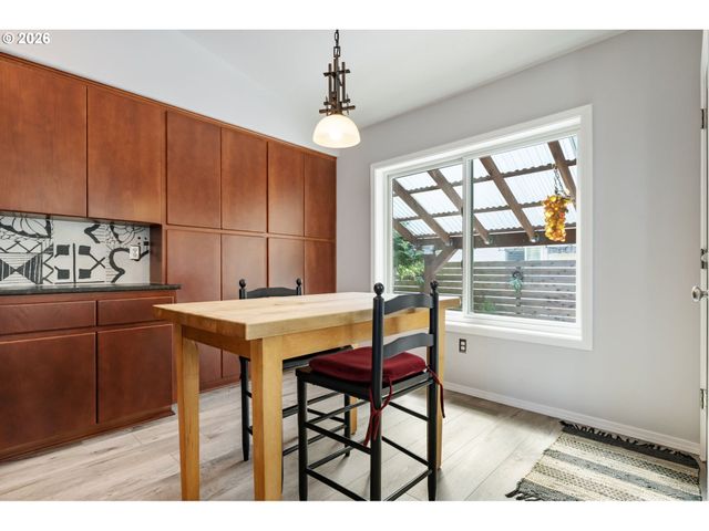 15700 Nw TRAKEHNER Way, Portland, OR 97229
