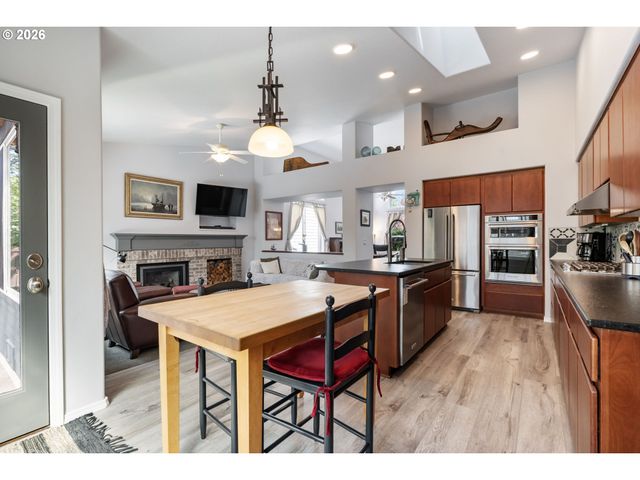 15700 Nw TRAKEHNER Way, Portland, OR 97229