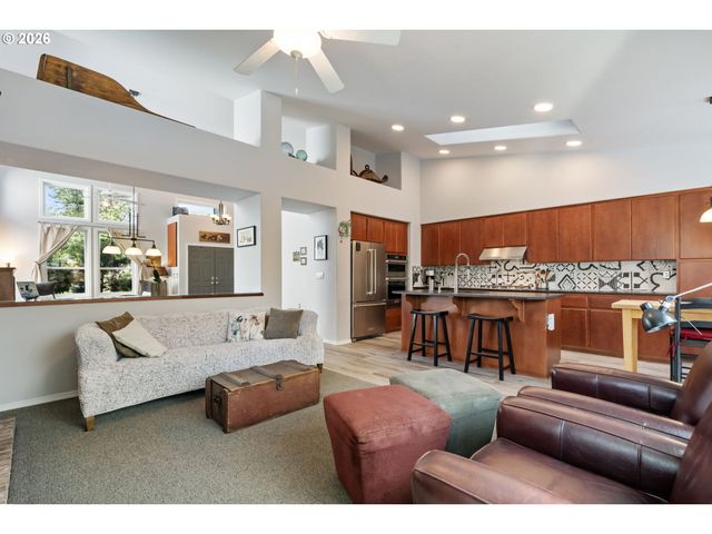 15700 Nw TRAKEHNER Way, Portland, OR 97229