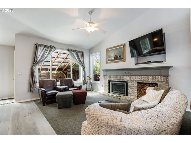15700 Nw TRAKEHNER Way, Portland, OR 97229