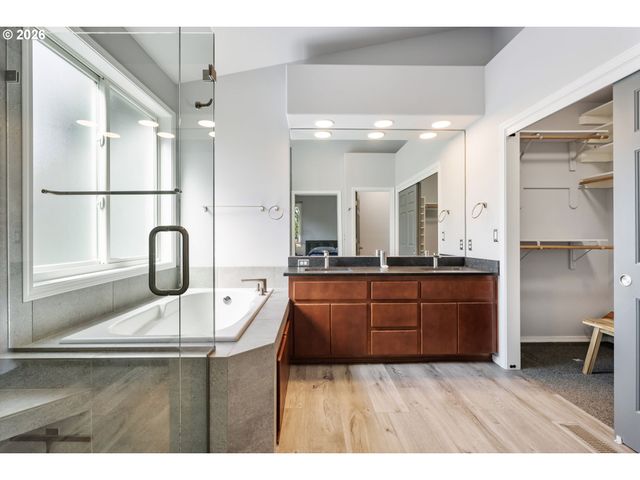 15700 Nw TRAKEHNER Way, Portland, OR 97229