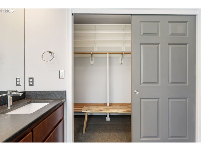15700 Nw TRAKEHNER Way, Portland, OR 97229