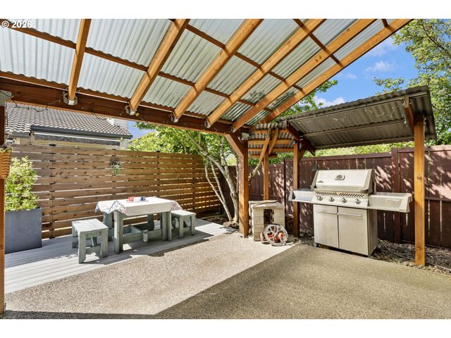 15700 Nw TRAKEHNER Way, Portland, OR 97229