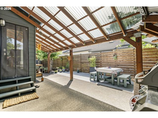 15700 Nw TRAKEHNER Way, Portland, OR 97229