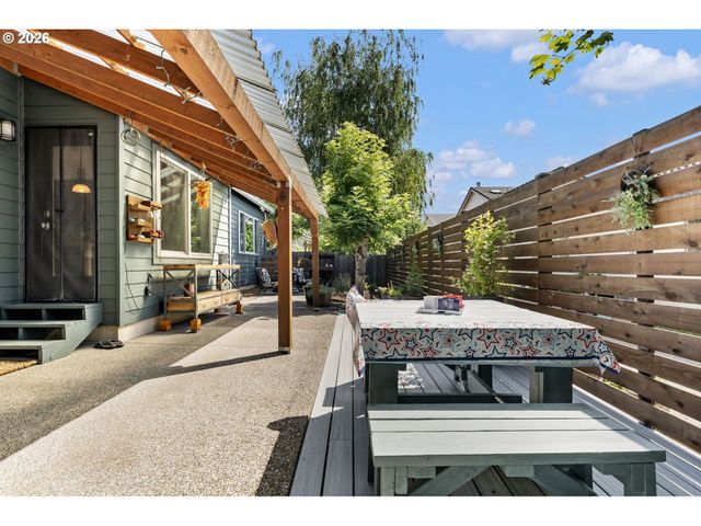 15700 Nw TRAKEHNER Way, Portland, OR 97229