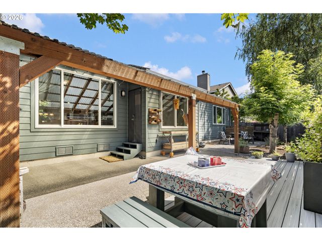 15700 Nw TRAKEHNER Way, Portland, OR 97229