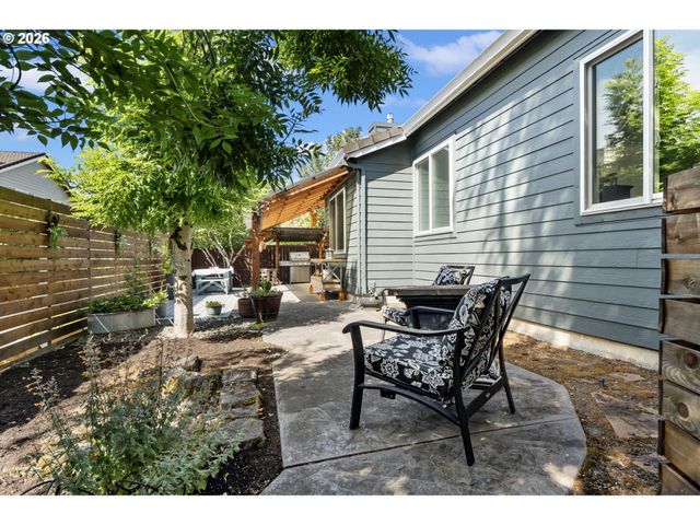 15700 Nw TRAKEHNER Way, Portland, OR 97229