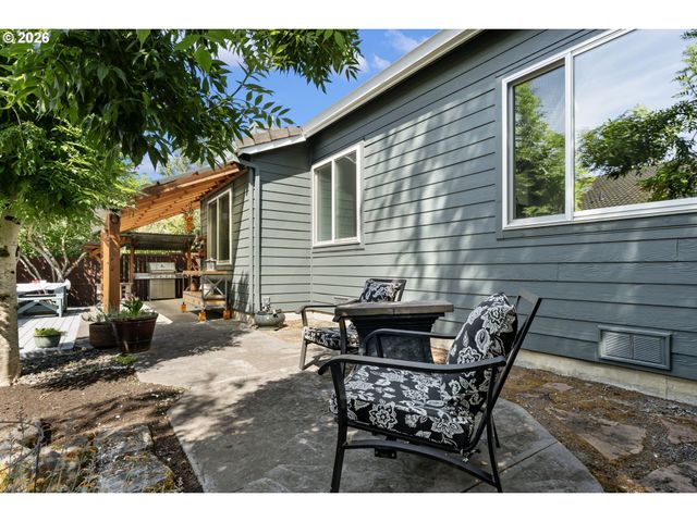 15700 Nw TRAKEHNER Way, Portland, OR 97229