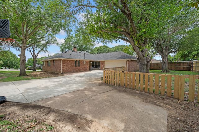 2405 Castle Street, Irving, TX 75038