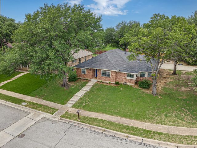 2405 Castle Street, Irving, TX 75038