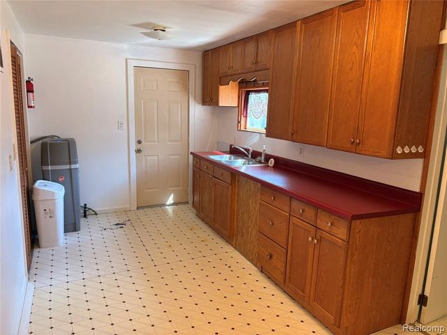 1026 W Scottwood Avenue, Flint, MI 48507