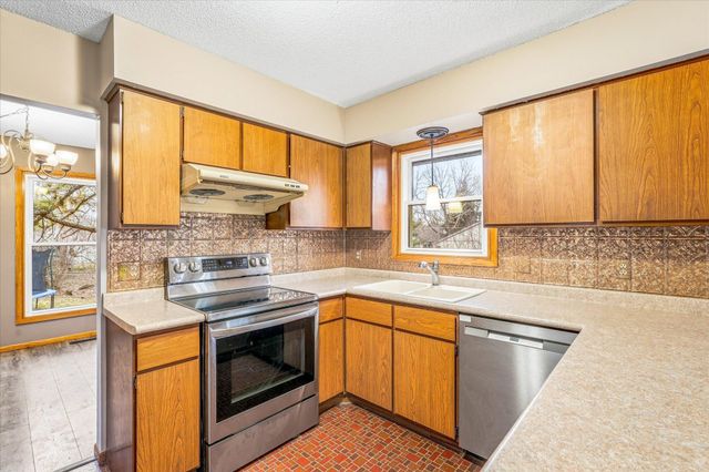 2041 Northgate Court NW, Rochester, MN 55901