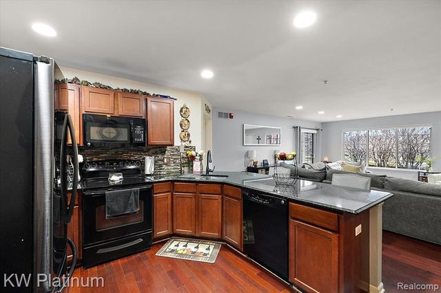 45519 Hidden View Court, Utica, MI 48315