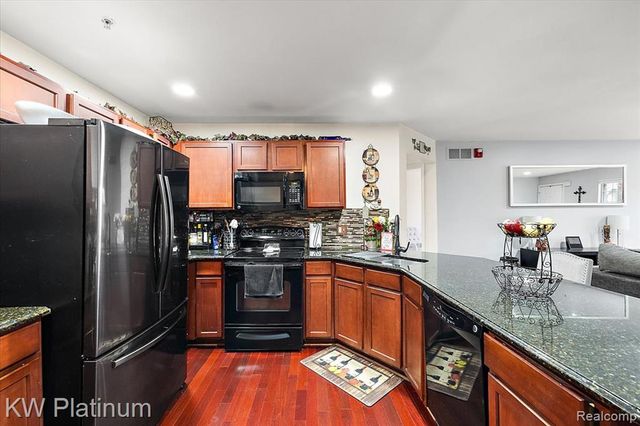 45519 Hidden View Court, Utica, MI 48315