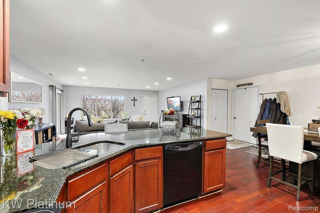 45519 Hidden View Court, Utica, MI 48315