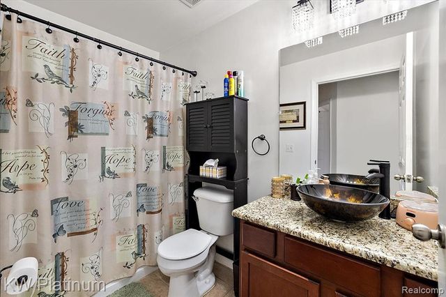 45519 Hidden View Court, Utica, MI 48315