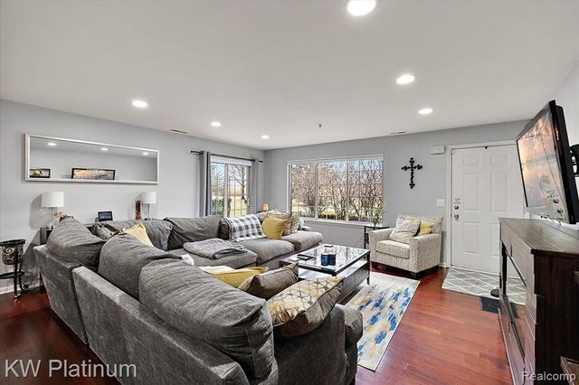 45519 Hidden View Court, Utica, MI 48315