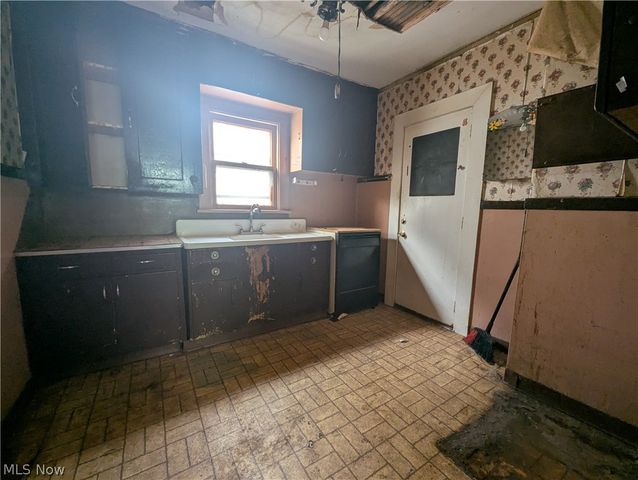 1449 Clearaire Road, Cleveland, OH 44110