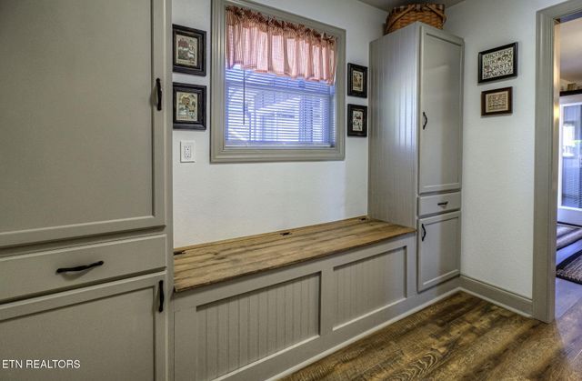 2045 kings View Loop, Seymour, TN 37865