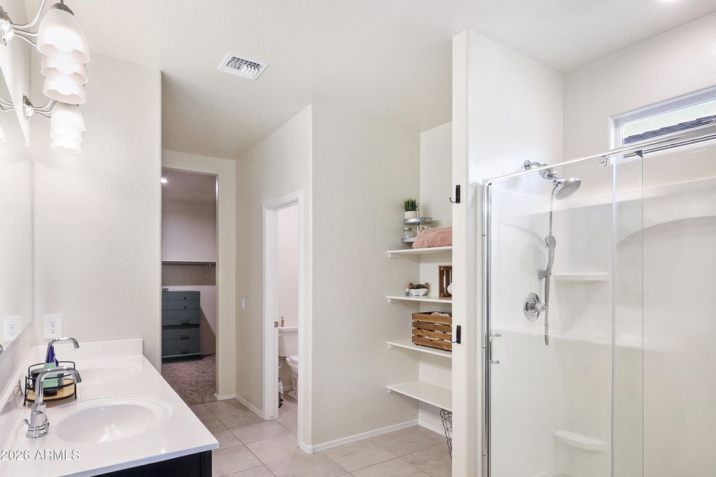 Image 12 of property listing at 18570 W DESERT HOLLOW Drive, Wittmann, AZ 85361
