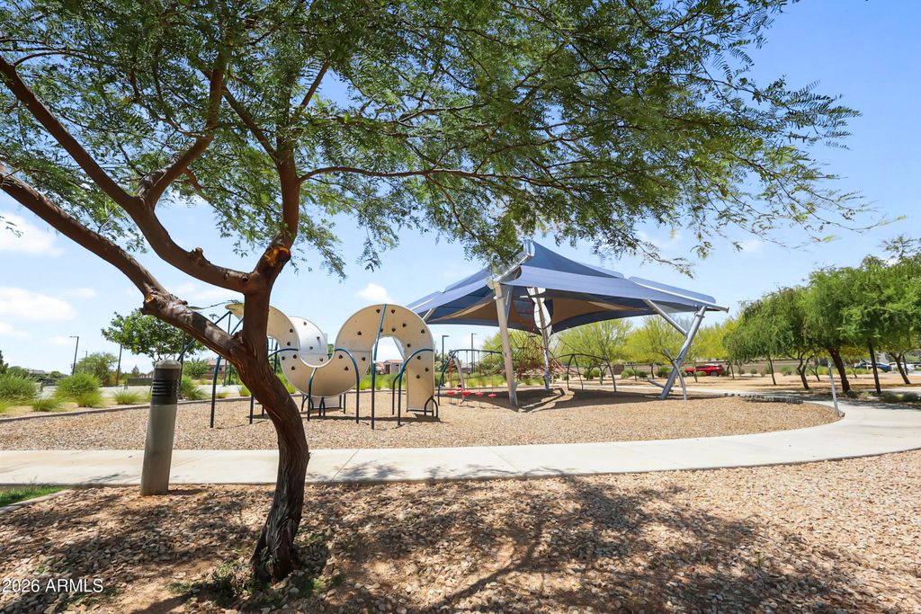 Image 22 of property listing at 18570 W DESERT HOLLOW Drive, Wittmann, AZ 85361