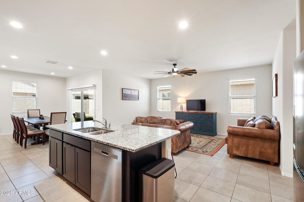 Image 3 of property listing at 18570 W DESERT HOLLOW Drive, Wittmann, AZ 85361