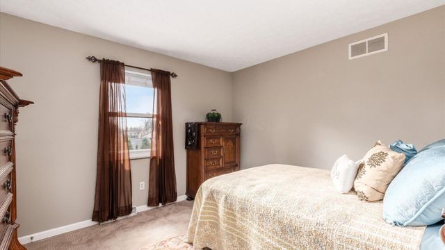 110 Canterberry Lane SW, Reynoldsburg, OH 43068