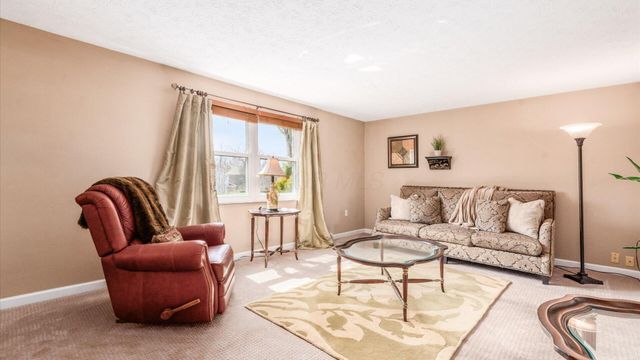 110 Canterberry Lane SW, Reynoldsburg, OH 43068