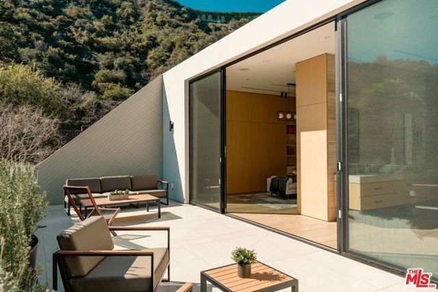 1508 Roscomare Road, Los Angeles, CA 90077