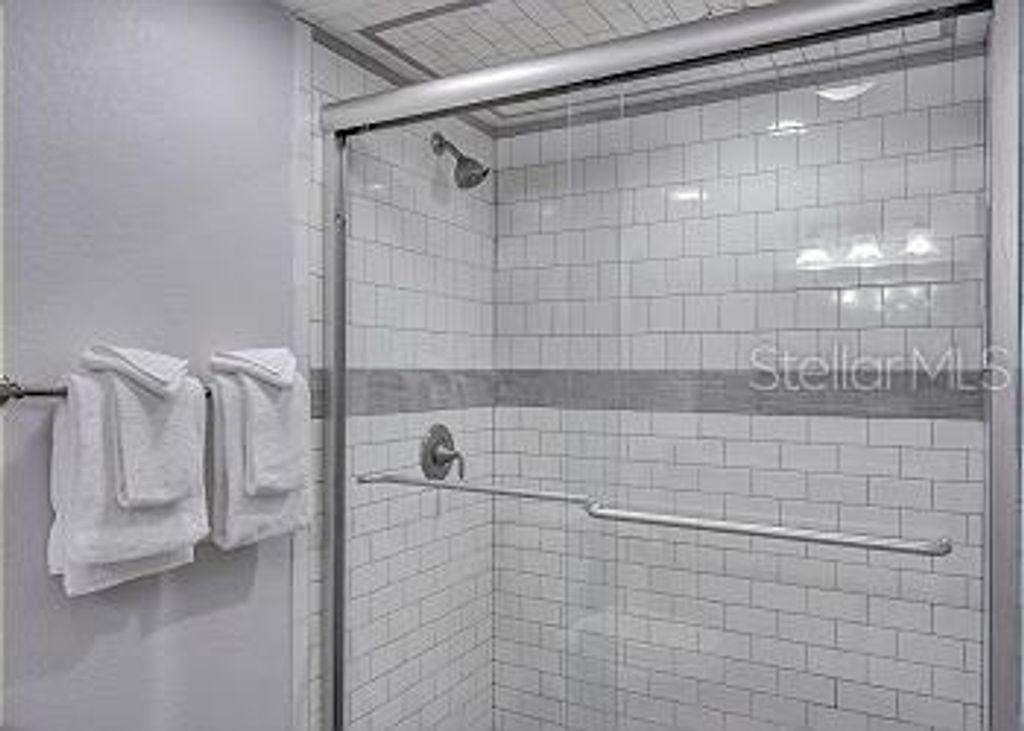 Image 14 of property listing at 1510 GULF BOULEVARD 101, Indian Rocks Beach, FL 33785