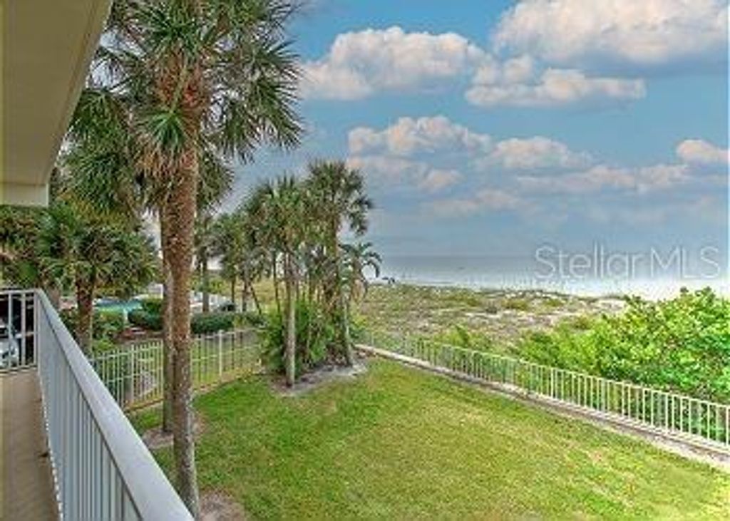 Image 4 of property listing at 1510 GULF BOULEVARD 101, Indian Rocks Beach, FL 33785