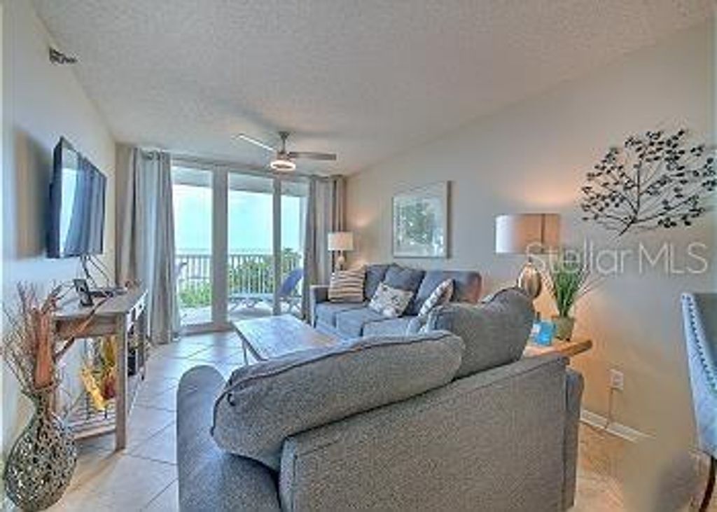 Image 6 of property listing at 1510 GULF BOULEVARD 101, Indian Rocks Beach, FL 33785