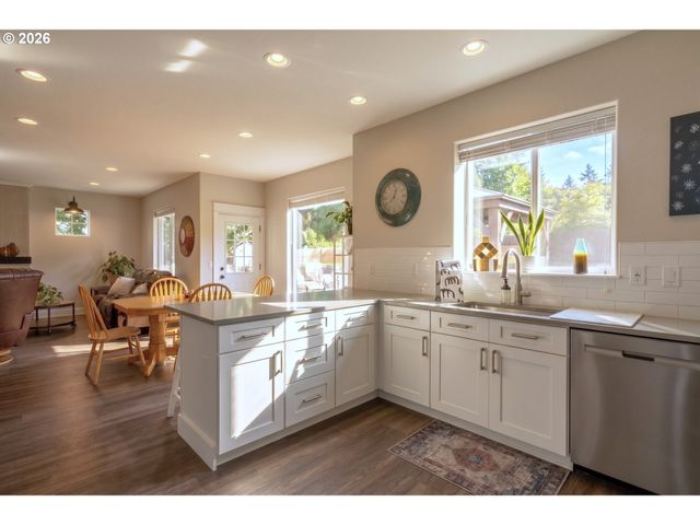 1155 Little John Loop, Salem, OR 97304