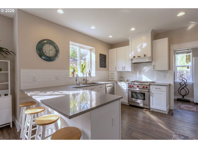 1155 Little John Loop, Salem, OR 97304