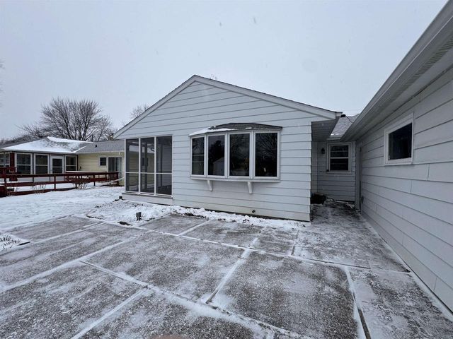 6715 North Avenue, Middleton, WI 53562