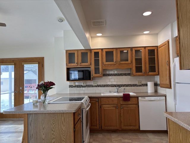 6715 North Avenue, Middleton, WI 53562