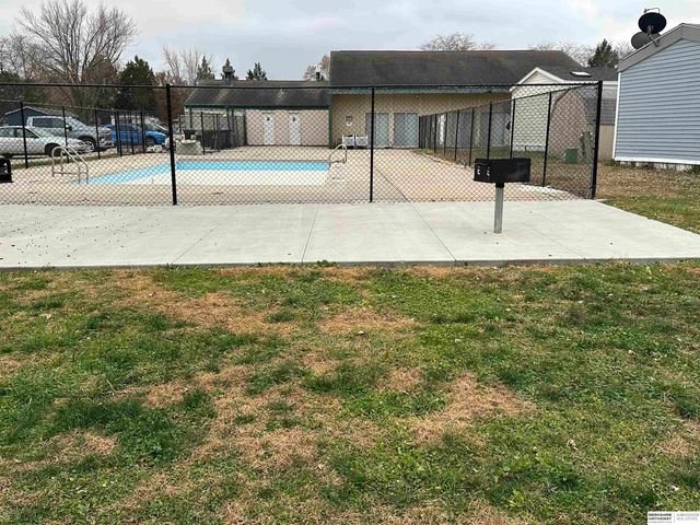 1407 W Commodore Boulevard, Lincoln, NE 68522