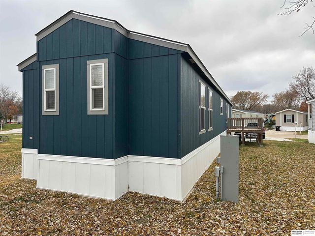 1407 W Commodore Boulevard, Lincoln, NE 68522