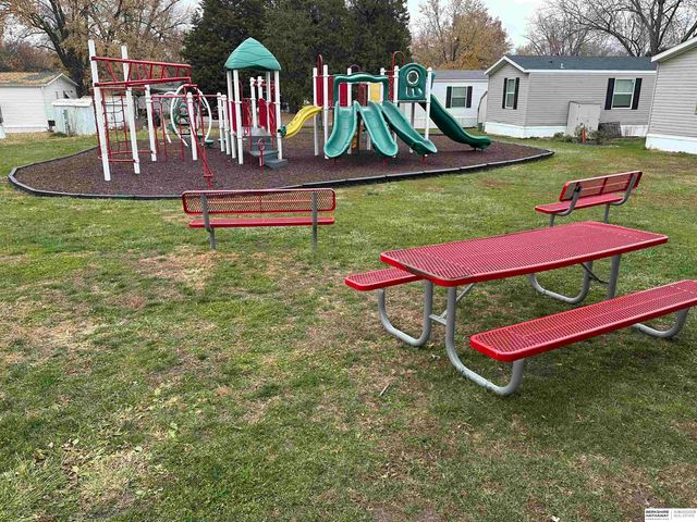 1407 W Commodore Boulevard, Lincoln, NE 68522