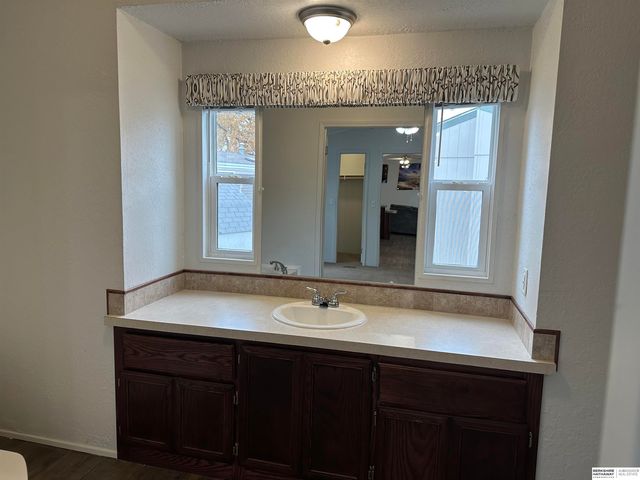 1407 W Commodore Boulevard, Lincoln, NE 68522