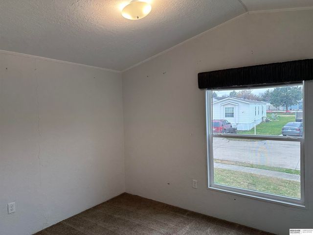 1407 W Commodore Boulevard, Lincoln, NE 68522