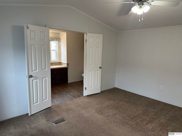 1407 W Commodore Boulevard, Lincoln, NE 68522