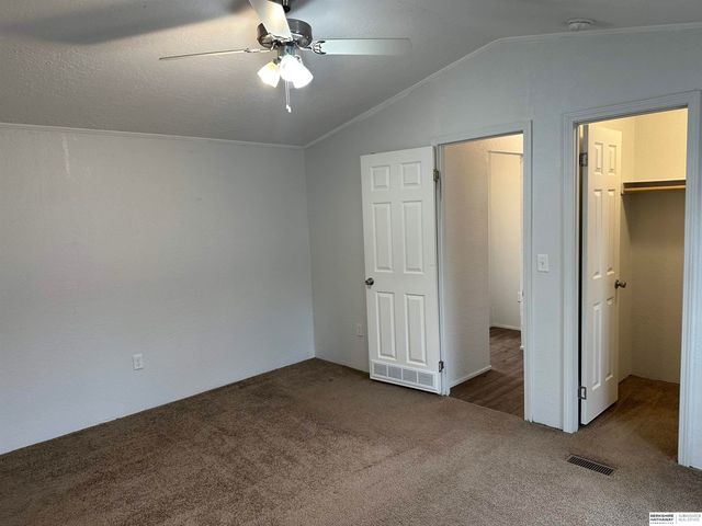 1407 W Commodore Boulevard, Lincoln, NE 68522